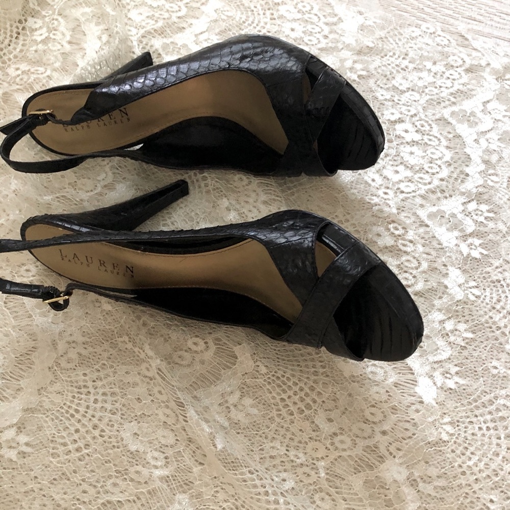 Very Comfortable, and dressy leather sling back